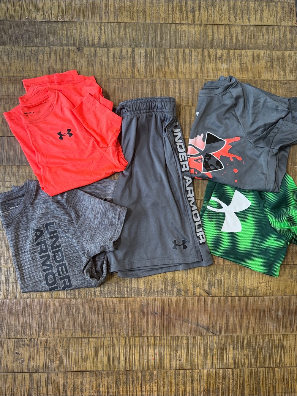 Under Armour Boys Medium Dry Fit T Shirt and Shorts Bundle, size youth medium